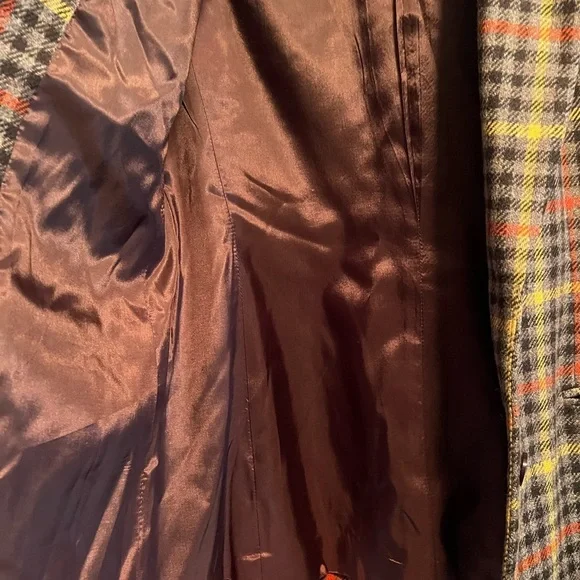 Chaus blazer in plaid. Browns. Size small.wool and lambs wool. Pockets & buttons - Picture 6 of 6
